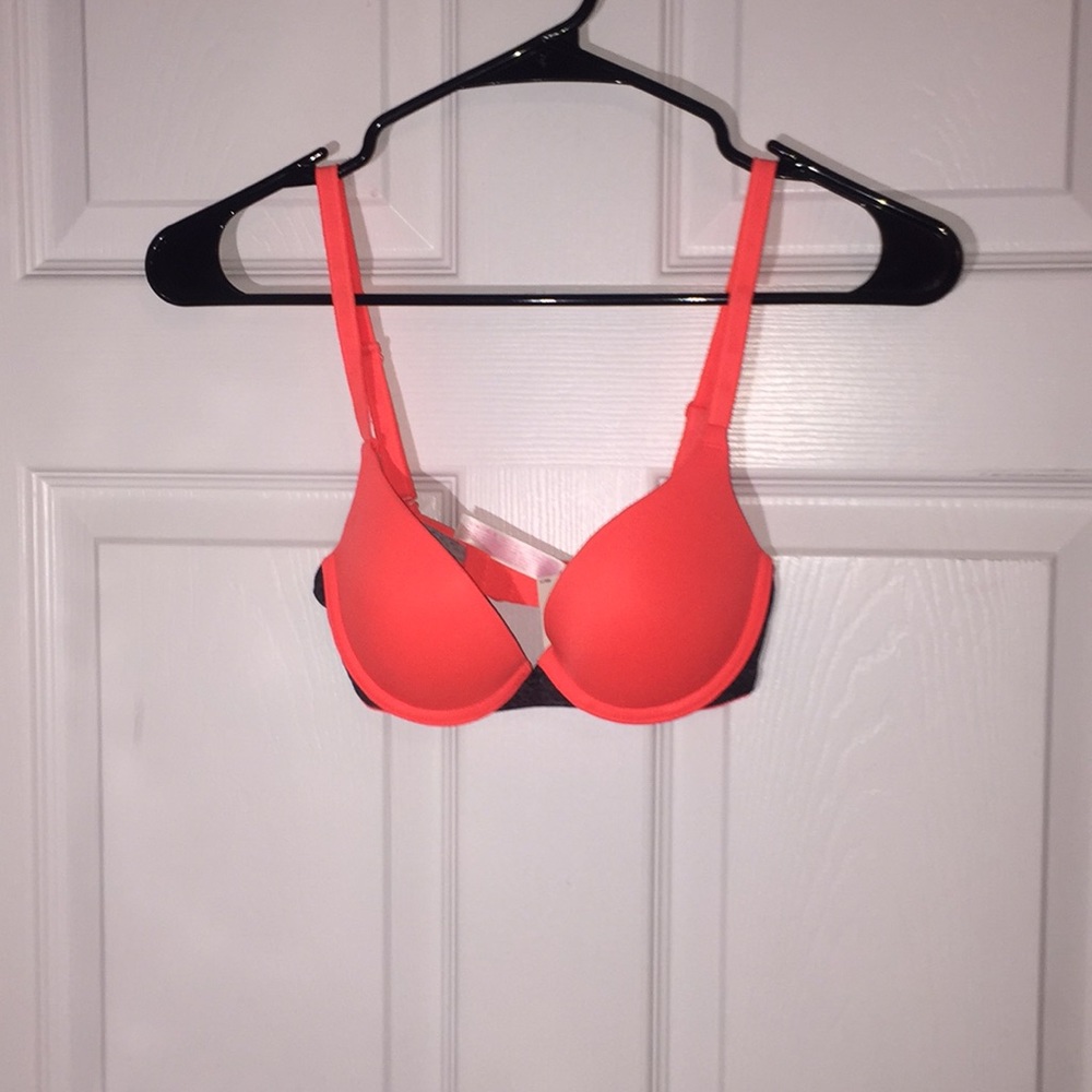 NWT Victoria Secret Bra 32 B